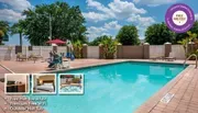 Outdoor Swimming Pool of Comfort Suites Near Universal Orlando Resort