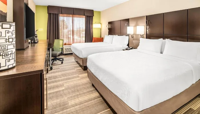 Photo of Holiday Inn Express Cruise Airport Room