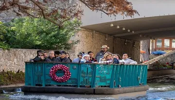 San Antonio Small Group Walking Tour with Riverwalk Boat Cruise Photo