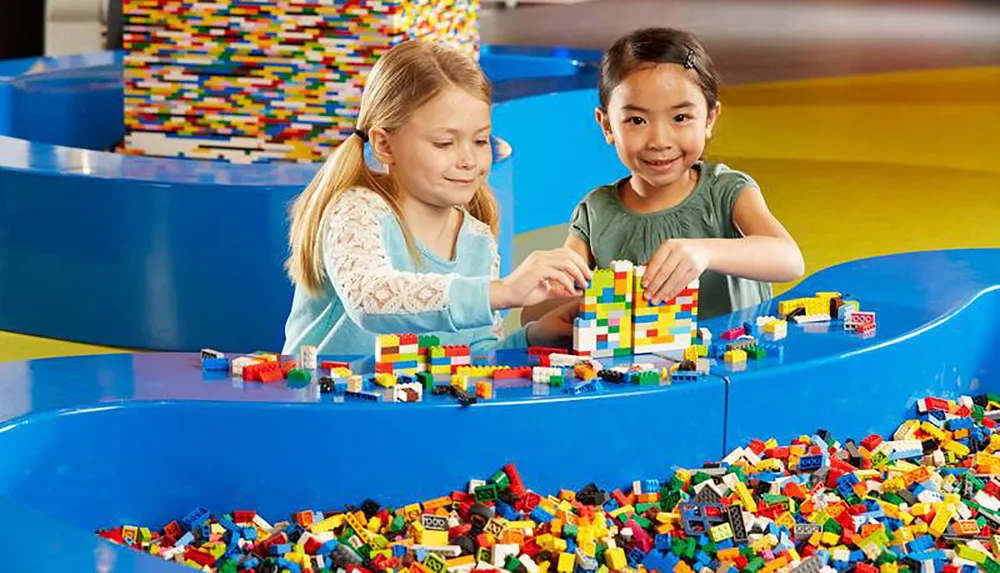 Kids Building things at LEGOLAND